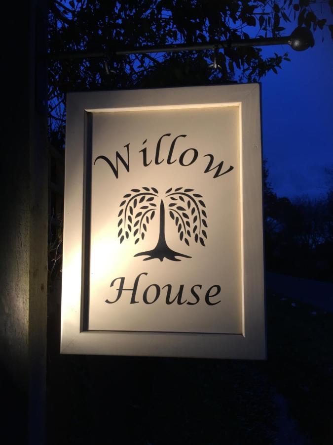 ويست ويتيرينغ Willow House B&B المظهر الخارجي الصورة