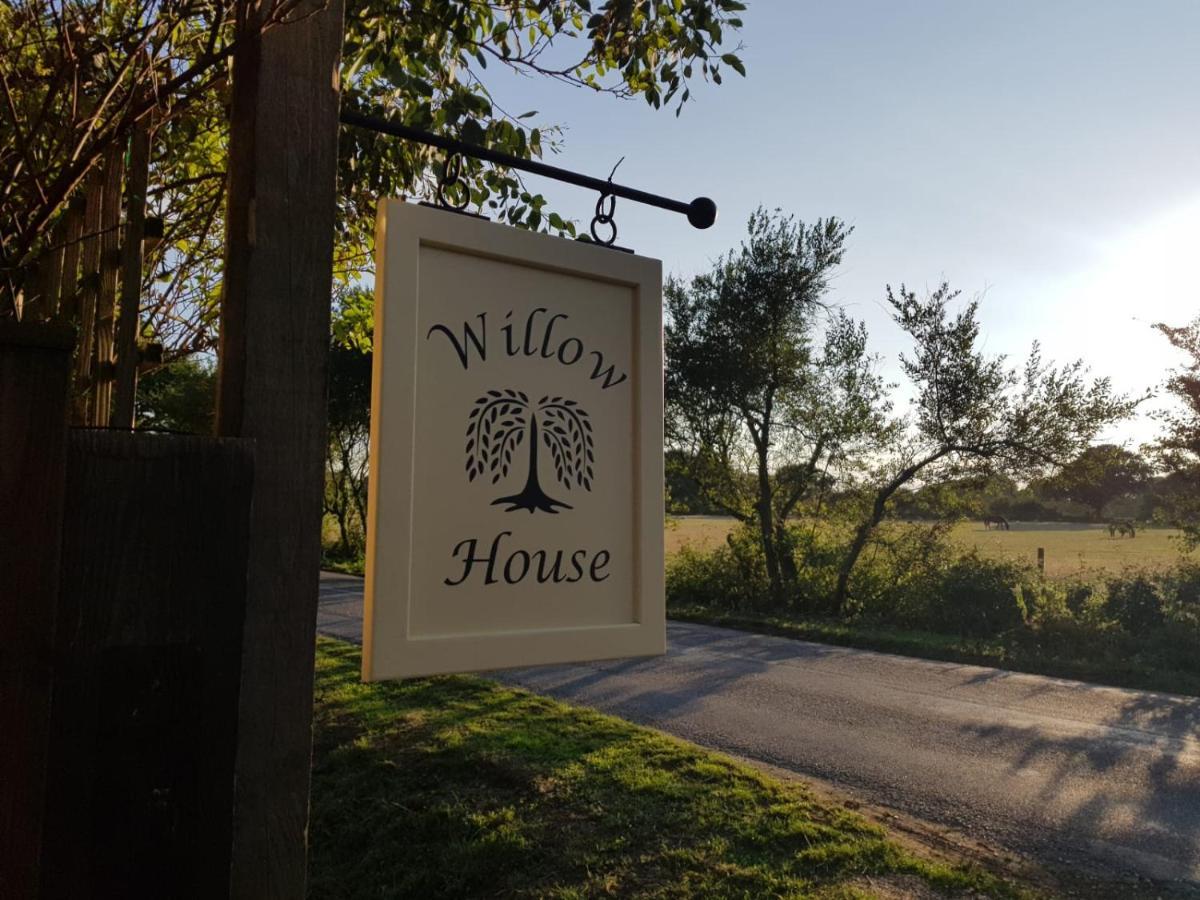 ويست ويتيرينغ Willow House B&B المظهر الخارجي الصورة